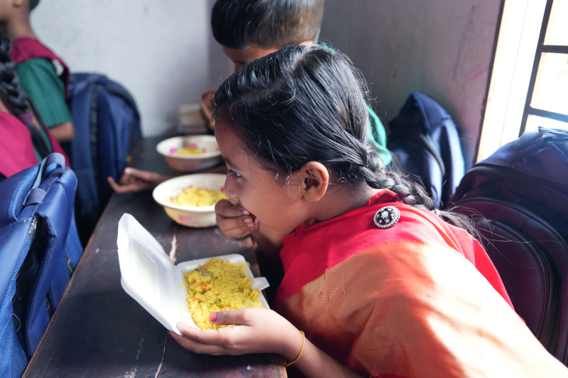 Mysha-comiendo-bangla.jpg