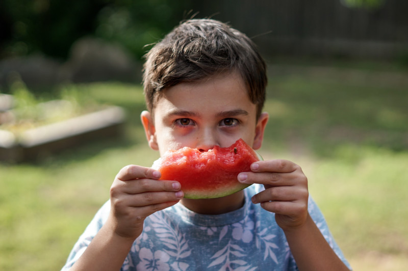 nino-comiendo-sandia.jpg